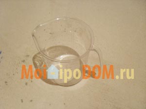 мерный стакан для замешивания раствора  при ремонте